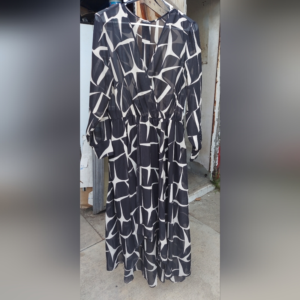 Black & White Geometric Maxi Dress - Brand Kate & Lily